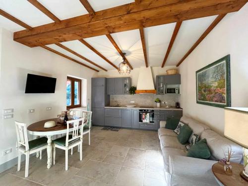 villa-fiume-tenuta-fiumara-living-room-kitchen-space-view