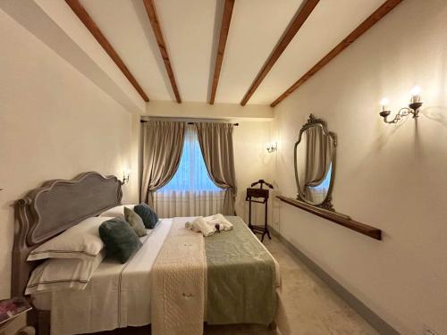 villa-fiume-tenuta-fiumara-second-bedroom-right-view