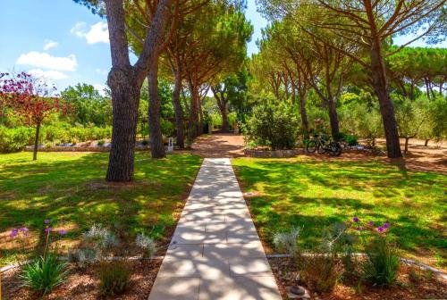 villa-lavanda-tenuta-fiumara-outside-garden-view