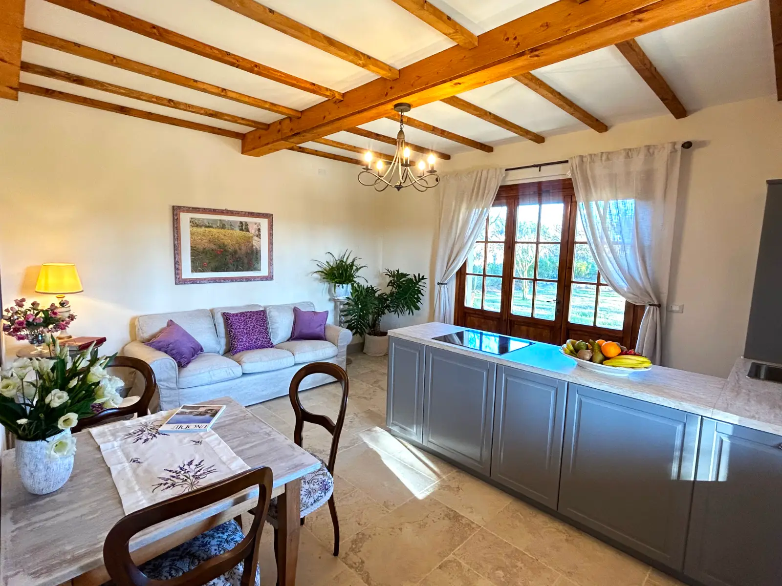 Sala-cucina-appartamento-lavanda-view-scorcio-penisola-