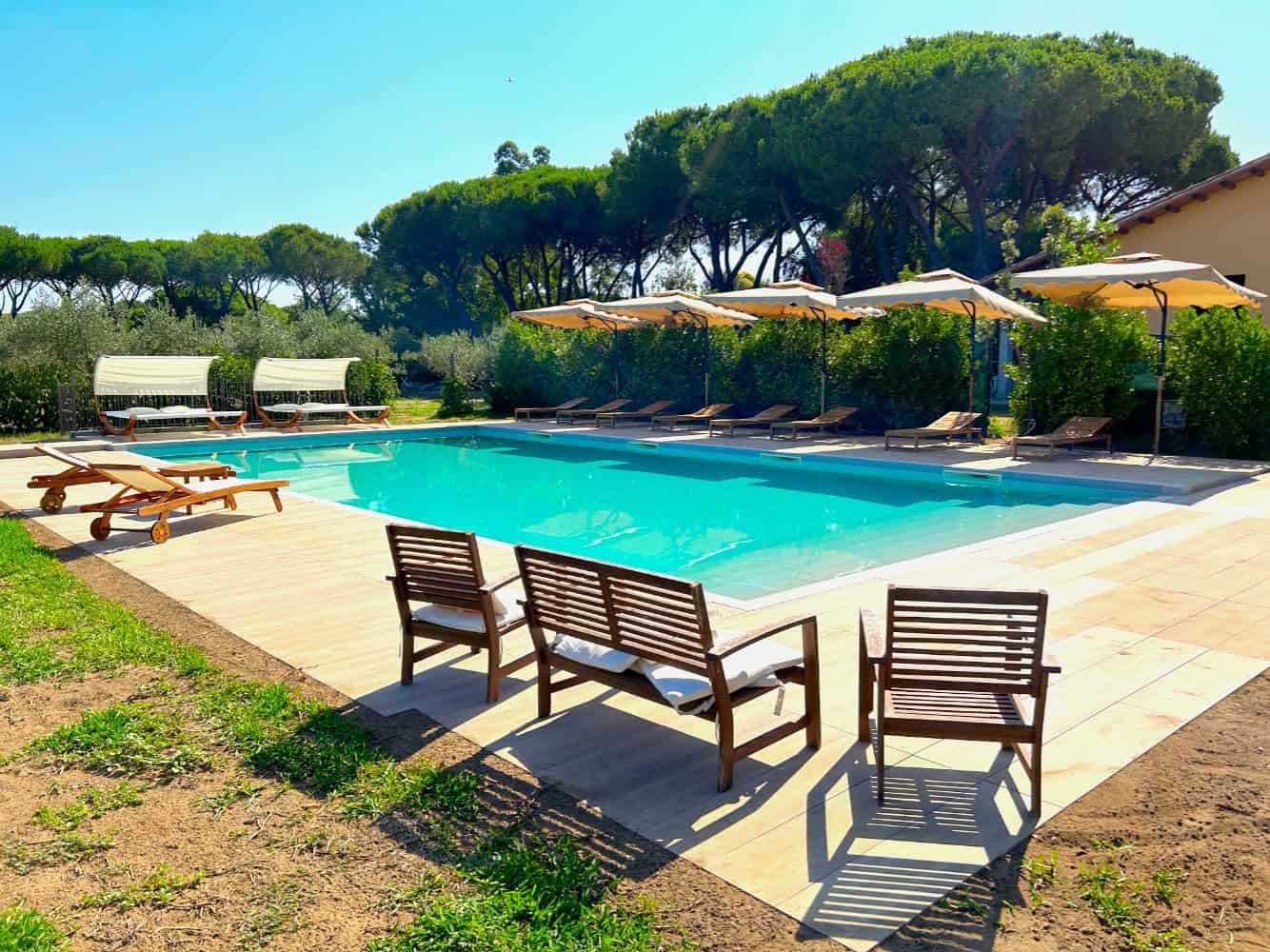 swimming-pool-tenuta-fiumara-front-view