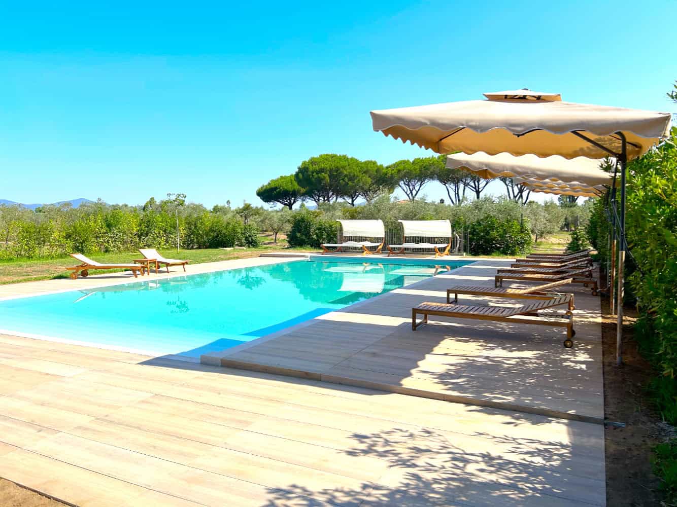 swimming-pool-tenuta-fiumara-right-view