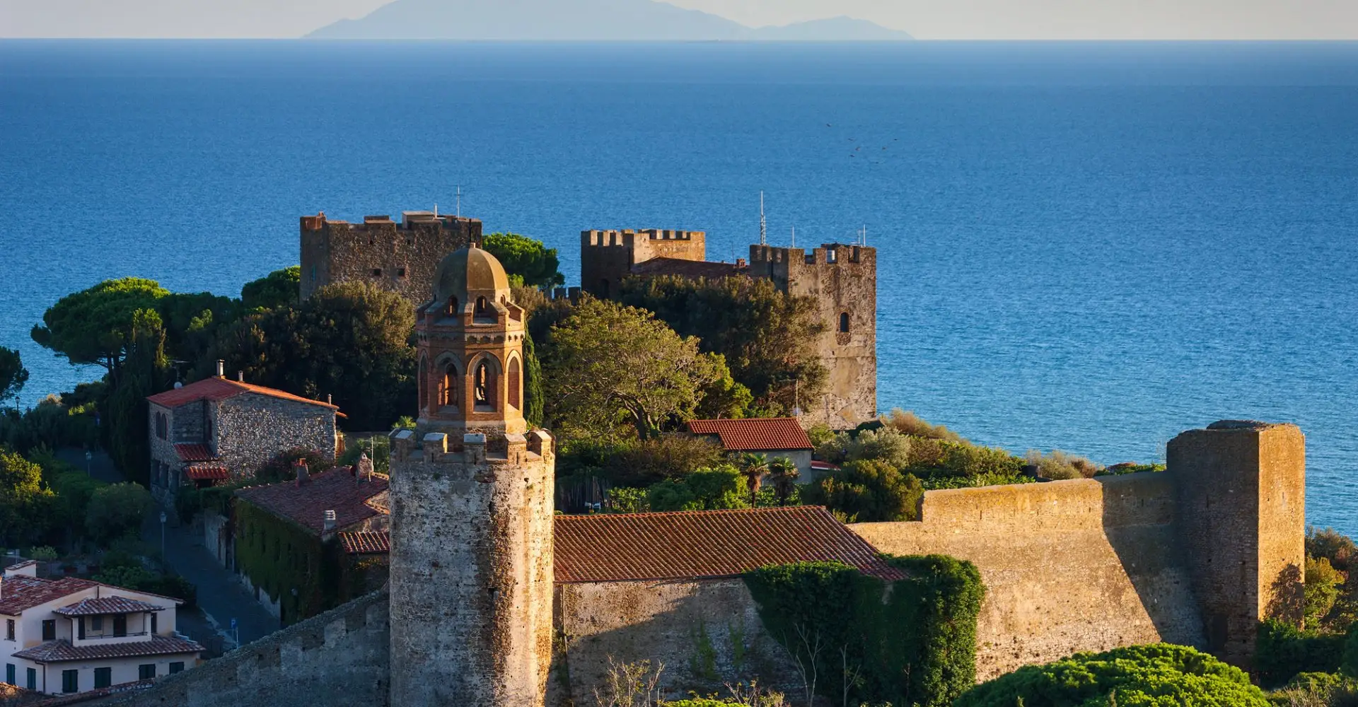 Surroundings 1 castiglione-della-pescaia-castello-mare